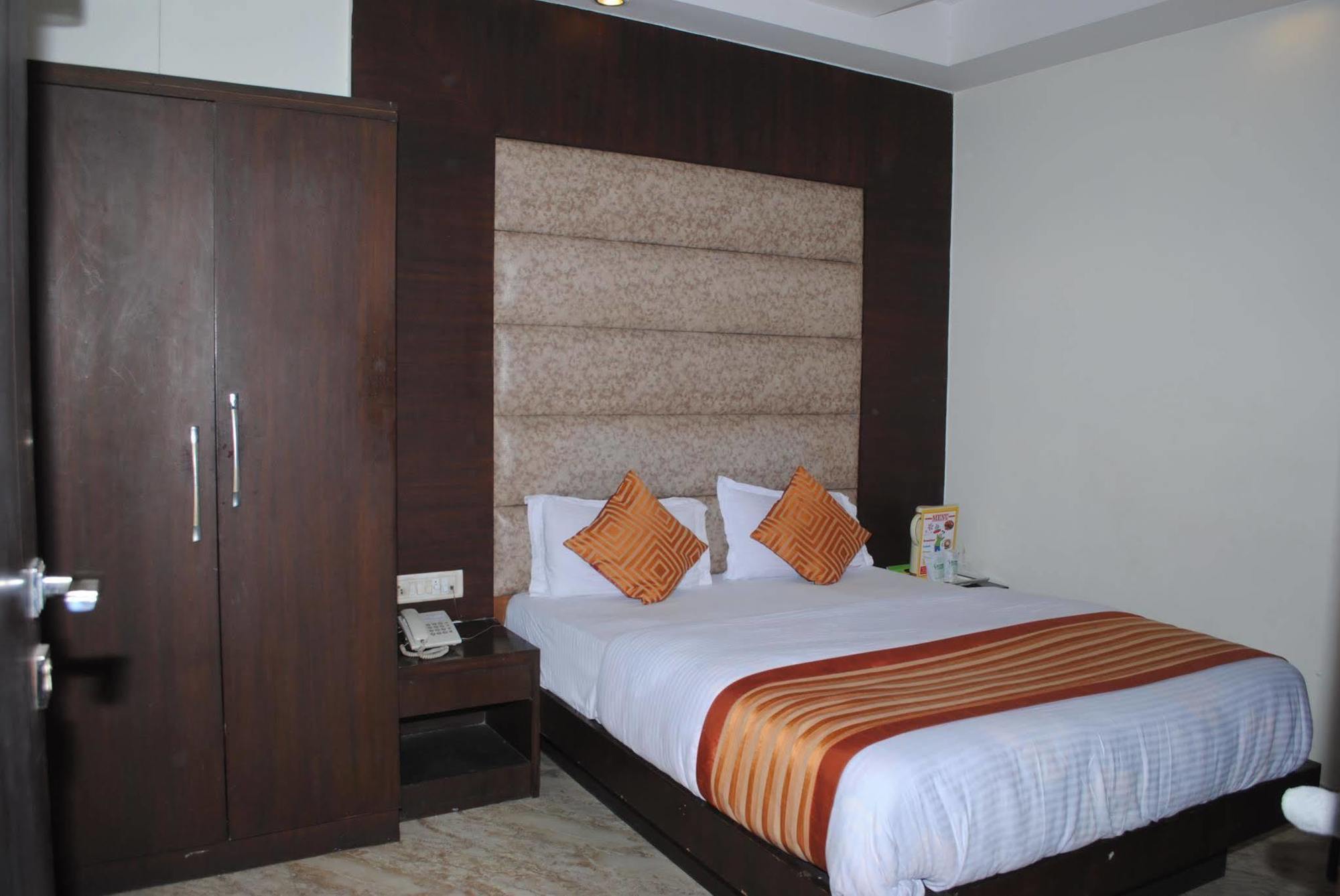 Hotel Seven Seas Inn Nueva Delhi Exterior foto